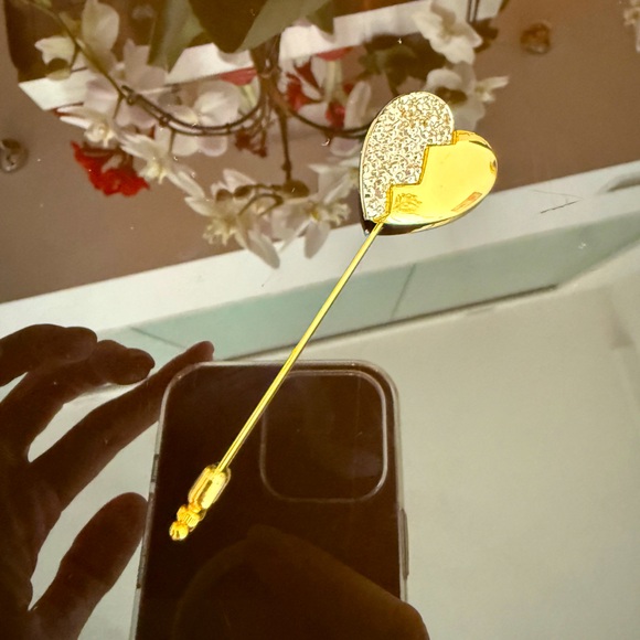 ❗️FINAL PRICE❗️LOT 1743 18K gold plated Yves Saint Laurent vintage heart pin - Picture 1 of 6